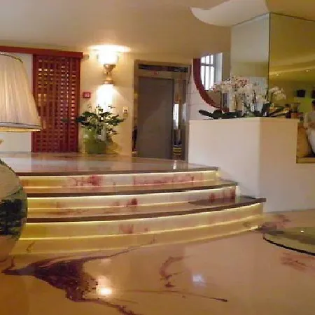 Derby Hotel 3*